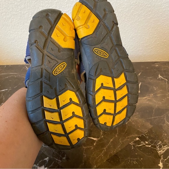 Keen Navy  Closed Toe Water Resistant Sandals size 1 - Picture 6 of 6